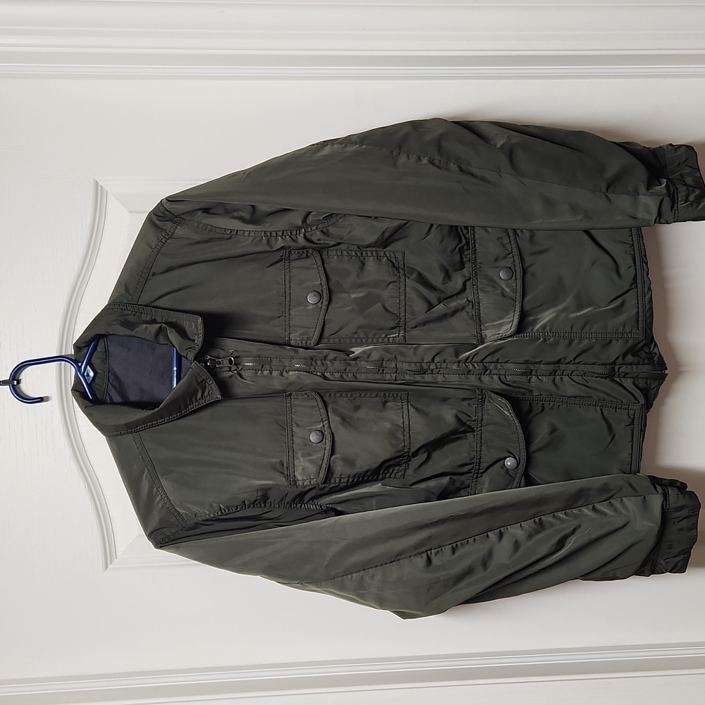 Fully Reversible Men's M light weight jacket.